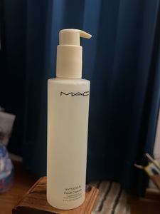 MAC Hyper Real Fresh Canvas Cleansing Oil