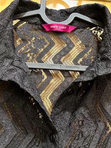 Black Sheer Collar Top!🖤