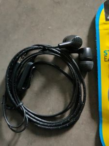 Core B02 Wired Earphones Unsed Product