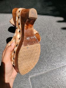 WOODEN HEELS