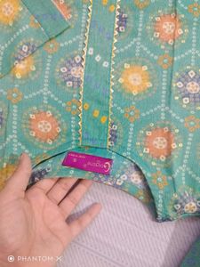 Kurta pants.There is no Duppta