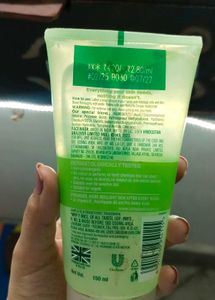Simple Refreshing Facial Wash