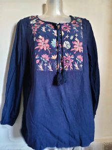 Defective Floral Embroidered Top size M/ L