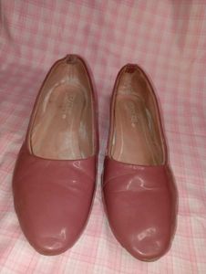 Women&#39;s Pink Ballerina With Comfortable Mini Heels