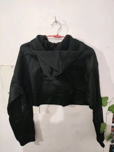 Black Crop Pullover Sweatshirt