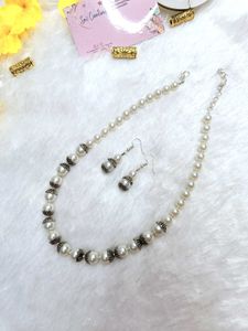 Simple Short Pearl Necklace