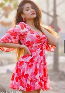 Women Floral Printed Dress Name: Women Floral Printed Dress Fabric: CrepeSleeve Length: Three-Quarter SleevesPattern: M (Bust Size: 38 in) Country of Origin: India