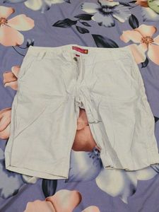 white Short Capriiiiiii