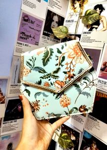 Lakme Vintage Charm in a Modern Frame