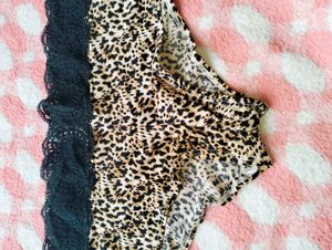 Victoria&#39;s Secret Leopard Print &amp; Lace Brief