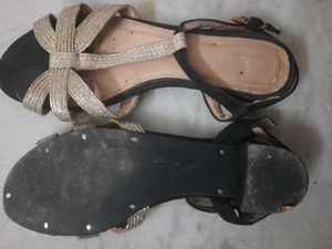 Carlton London Black Gold Sandals 5