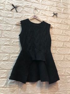 Chic Black Sleeveless Knit Top
