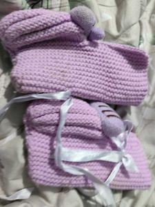 Cute Bee baby woolen botties