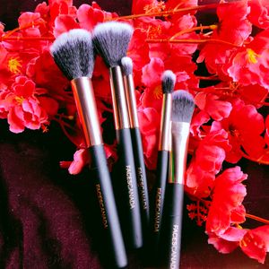 Totaly New Makeup Brases