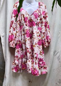 4226. SHEIN CUTE FLORAL DRESS
