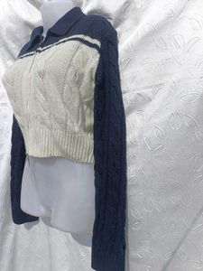 Stylish Cropped Knit Zip-Up