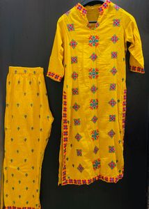⭐️Vibrant Yellow Embroidered Kurti Pant⭐️