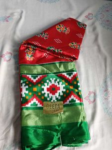 Red &amp; Green Patterned Saree