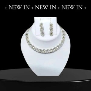 Elegant Jewelry Set: Necklace &amp; Earrings