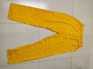 🟡 Yellow Pants👖