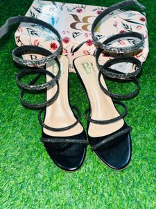 Bella Rosa Black Strappy Sandals