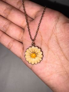 Daisy Pendant Necklace