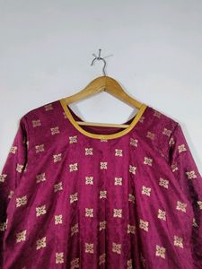 Maroon Kurta Sets (Women&#39;s)