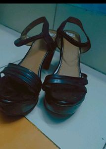 BLACK HIGH HEELS
