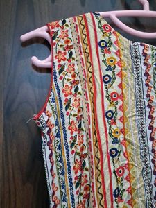 Print Sleeveless Kurti