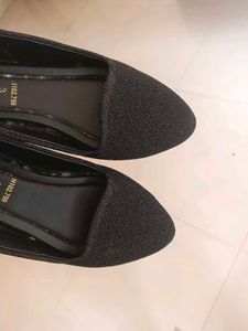 Black Flat Sandals ✨