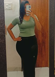 Pastel green top 🍏