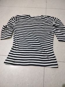 New Black And White Puffed Sleeve Top