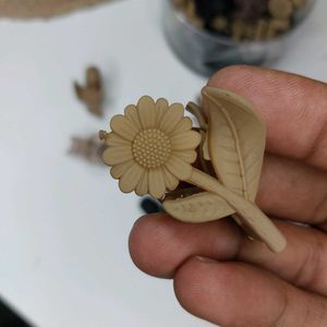 Combo Of 6 Mini Flower Hair Claws 🌹🌼