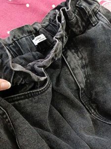 Black High-Waisted Jeans, P