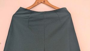 Green crop trouser
