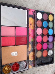 Latest mekup pallate