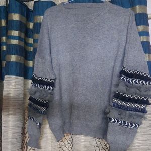 GREY SWEATER WITH DIFFERENT SLEEVES
