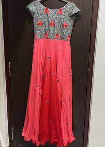 Light Weight But Effective Ethnic Gown