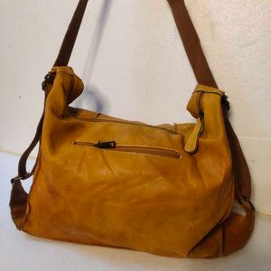 Harpa Shoulder Bag