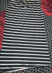 Black And White Top  &amp; It Is Sleeveless