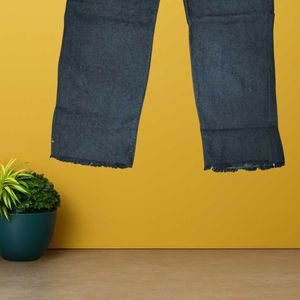 Women Black Straight Jeans Size 28 (O-40)