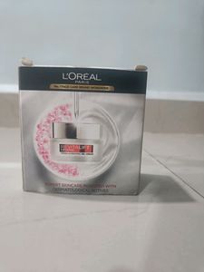 Loreal Paris Revitalift Crystal  Moisturizer
