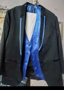 Men&#39;s Black Suit &amp; Vest