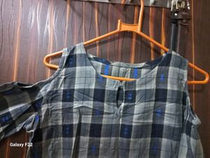 Gerua Women&#39;s Kurti (M)