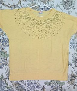 A Yellow Top. Size - M 🌟