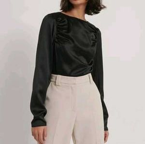 NA-KD Women&#39;s Satin Crop Top