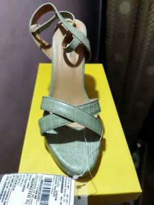La-Peek Green Sandals