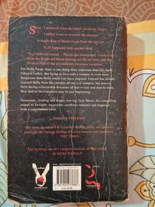 New Moon by Stephenie Meyer