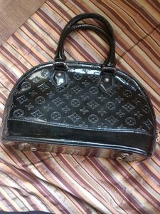 Elegant Black Handbag