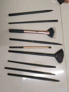 Branded Makeup Brushes And Beauty Blender